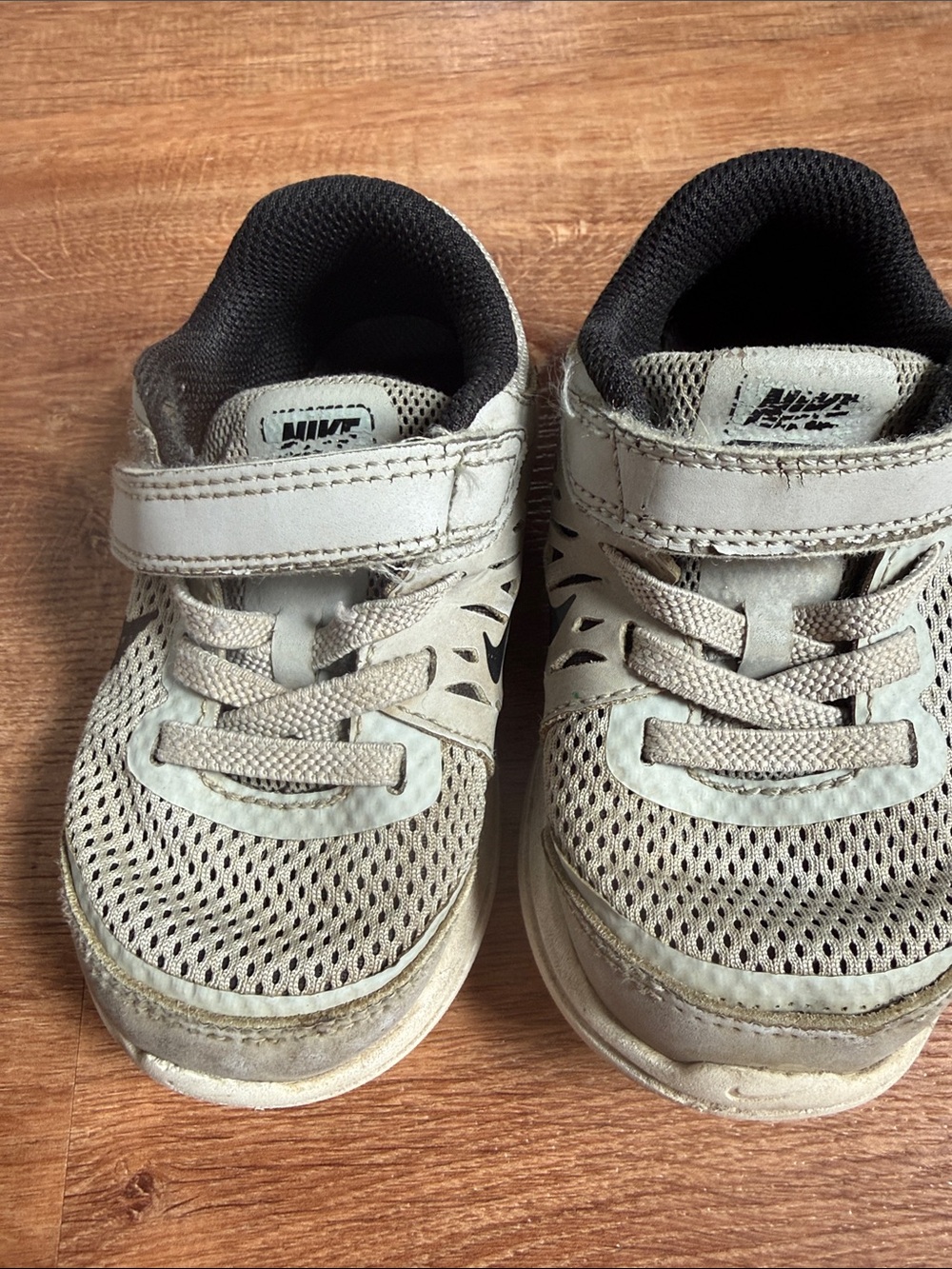 Nike Kids Cream Mesh Athletic Sneakers with Black Lining